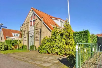 Image de A detached 6-person bungalow with approx. 102m2 of living comfort and a lovely garden.