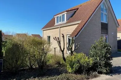 Image de Scheldeveste 118 type Zwin is a detached 6-person bungalow with approx. 102m2 of living comfort and a large garden. The house was modernised in early 2020.