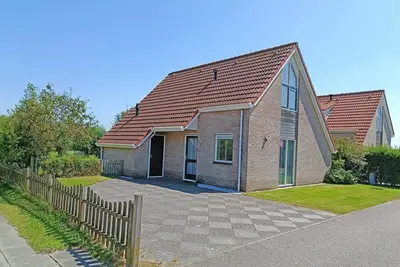 Image de A detached 6-person bungalow with approx. 102m2 of living comfort and a lovely garden.