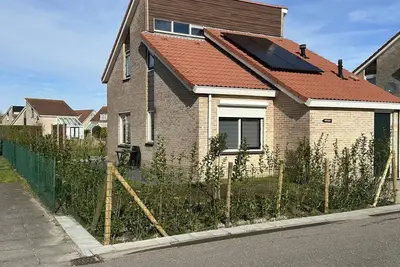 Image de Scheldeveste type Schelde is a spacious detached bungalow for 6 persons with a spacious garden. With approx. 112m2 of living space, you have a lovely living room and open kitchen.