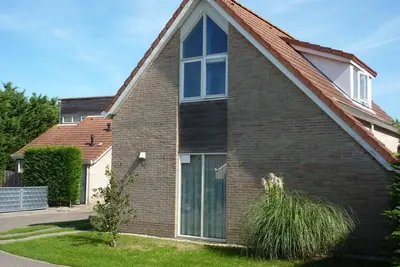 Image de A detached 6-person bungalow with approx. 102m2 of living comfort and a lovely garden.