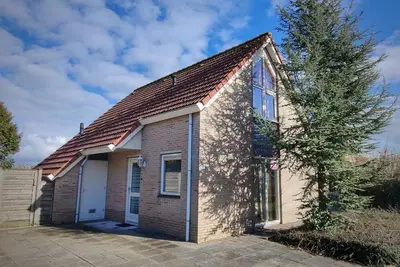 Image de This detached house type Zwin on holiday park Scheldeveste is suitable for 6 people with approx. 102m2 of living comfort and a lovely enclosed garden. I