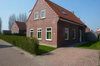 Image de This detached holiday home for 8 people is located in the small-scale and quiet holiday park Landgoed de Lente, 800 m from the centre of Breskens and from the coast.