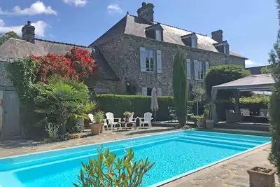Image de Gîte tout confort avec piscine chauffée, jardin et terrasse, idéal pour curistes et randonneurs