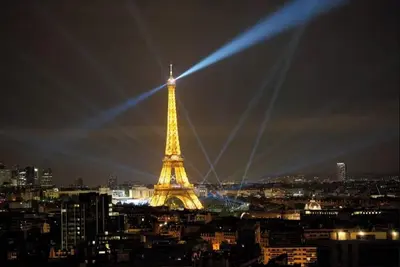Image de Studio with balcony and stunning views of the Eiffel Tower
