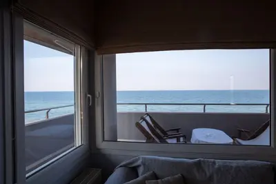 Image de Salty Breeze Supreme Beachfront Apartment-Supreme Stay with free Parking