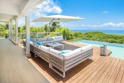 Image de Incroyable villa vue mer, piscine à débordement, plage à 2 minutes, 10 personnes