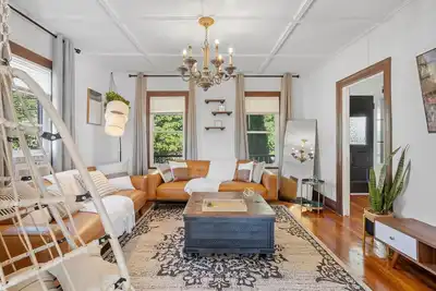 Image de Victorian 4br/2ba Modern Home