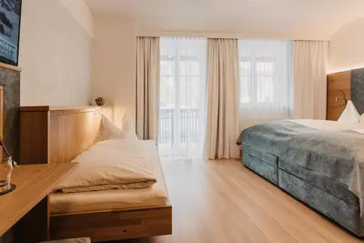 Doppelzimmer mit Zustellbett - Alpina Wagrain