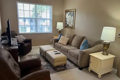 Image de 2 Bed, 2 Baths, includes Nice Screened Patio on the water. Great Clubhouse/Pool