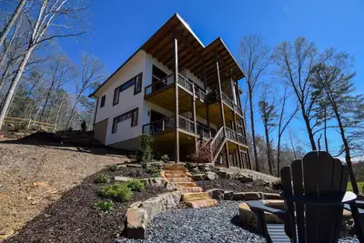 Image de Amazing Game Room! Close to town on 3 tranquil acres with a babbling creek.