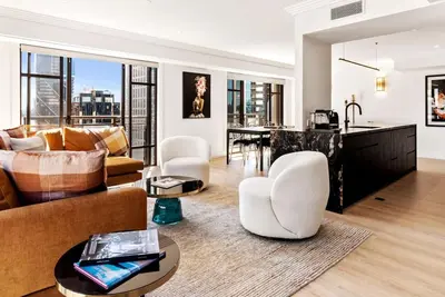 Image de Luxe City Living & Parking