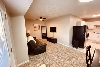 Image de Quaint 100-Year-Old Historic Building Apt#3: Cozy Stay!