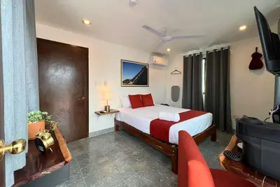Image de Casa a 5 Minutos de Paseo Montejo. Con 4 Habitaciones Completas Disponibles