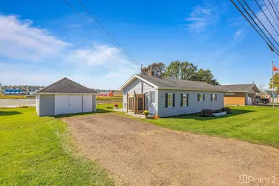 Beautiful Waterfront Cottage in the Heart of St. Peters Bay