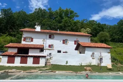 Image de Ferme rénovée à côté de sentiers de randonnées à 20 minutes des plages