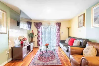 Image de Cheerful 3 Bedroom Home- Near Ewr/Nyc