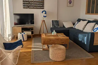 Image de T 3 résidence calme privée, 50 m de la plage, du port, restaurants et du centre.