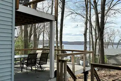 Image de Relaxing & Newly Renovated Lakehouse in Family-Friendly Community w\/ Water Views
