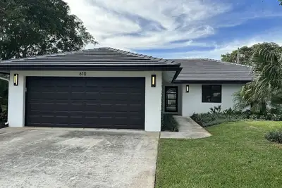 Image de 3 Br Pet-friendly House with Pool near Golf Course, downtown & beaches.