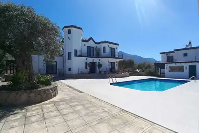 Image de Villa spacieuse de 4 chambres avec piscine privée et grand jardin, Bellapais.