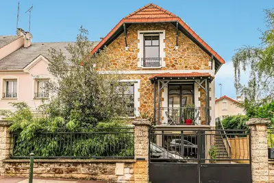 Image de Belle maison Ă Bourg-la-Reine avec WiFi