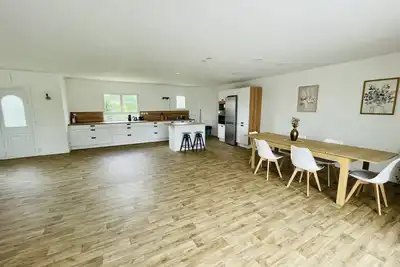 Image de Maison spacieuse avec piscine