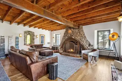 Image de Luxury Historic Home Next to Us Bank Stadium. Private Courtyard + Rooftop.