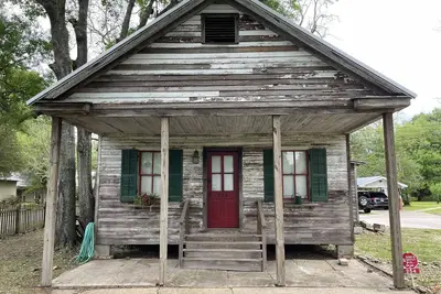 Image de Circa 1907 General Store in Historic Grand Grand Coteau. \n
