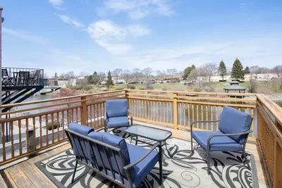Image de Shaffer Haus-Downtown Riverfront Retreat