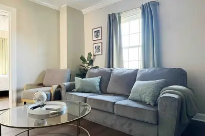 Image de Spring Street Suites A / Stylish 3bd/1ba Apt