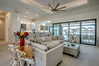 Image de Experience Unparalleled Luxury and Serenity at Villa Soulside, Cape Coral, Fl