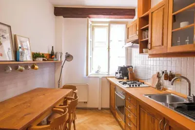 Image de 1 Min walk to the Old Town! Cozy comfy studio.