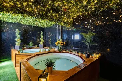 Image de Tudor Gathering Hot Tub Chester City Sleeps 30