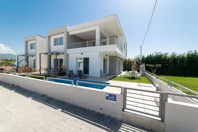 Image de Three-Bedroom Duplex with Private Pool, Thalassa Residential Complex