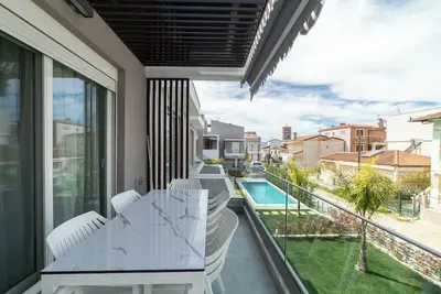 Image de Two-Bedroom Loft with Pool Access, in Anastasia Residential Complex