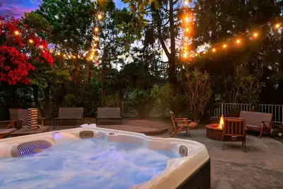 Image de Groups | 2 Hot Tubs | Game Room