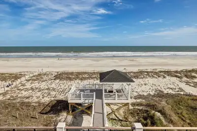 Image de Namaste - Exquisite, Brand New, 4 Bedroom Ocean Front Home