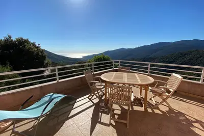 Image de Maison vue panoramique mer entre mer et montagne