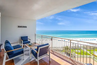 Image de New Listing is a 6th Floor Gulf Front Condo For Best Vacay Ever! Beach Baby!