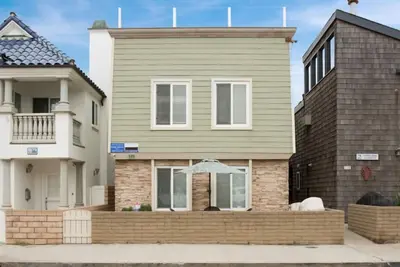 Image de Charming Duplex Seconds from the Sand