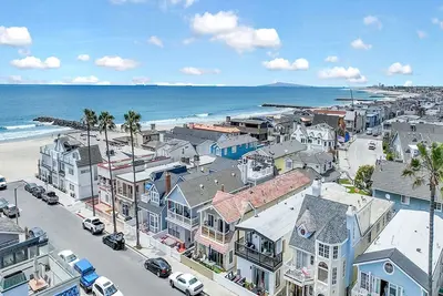 Image de Remodeled Lower Unit - Steps From the Sand