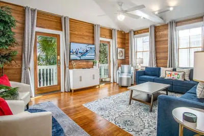 Image de The Perch on Duval- Hip & Modern Duval Suite