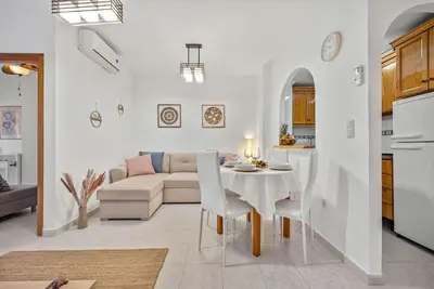 Image de 150m from the beach, 3-bedroom apartment with nice living room and office area