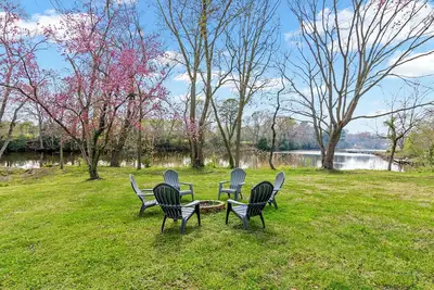 Image de Waterfront! ! Hot Tub! ! 4 Bed/4 Bath Charming Home In The Heart Of Cambridge