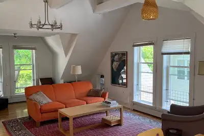 Image de Open floor plan 2 bedroom in downtown Bar Harbor on second floor