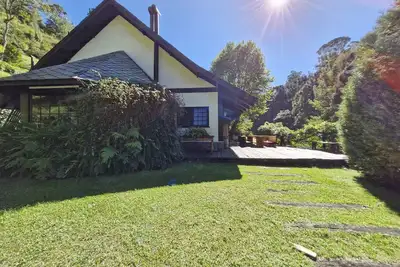 Image de Charming House in Brasil w/ Private Lake, Fireplace, Jacuzzi, and Sauna