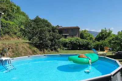 Image de Tuscan-style farmhouse, surrounded by greenery, between Lucca, Pisa and Florence
