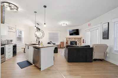 Image de Newly renovated Blue Mountain condo in Historic Snowbridge