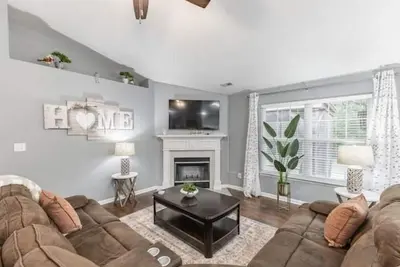 Image de The Cozy Cove-3br w/ Office-Pets Welcome!